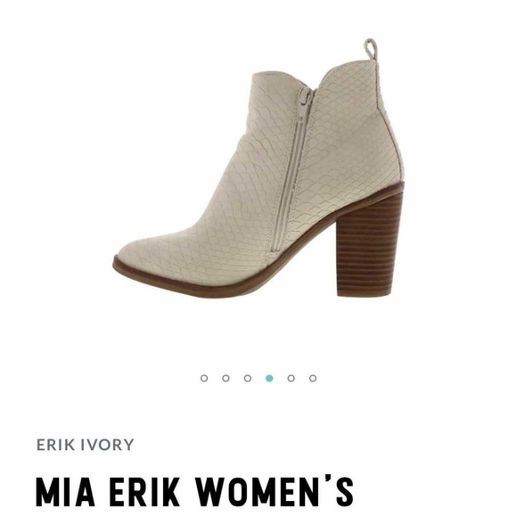 Woman’s high heeled boot size 8 - Picture 2 of 5